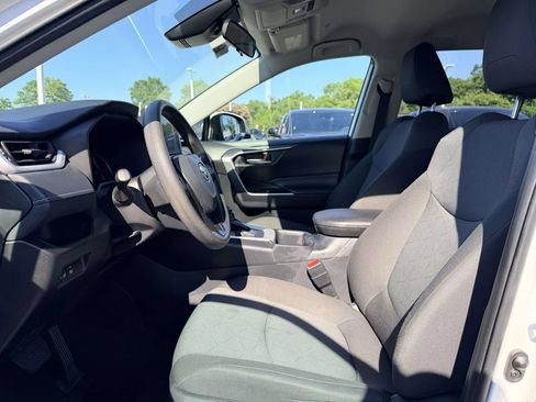 Used 2025 Toyota RAV4 XLE FWD image 15