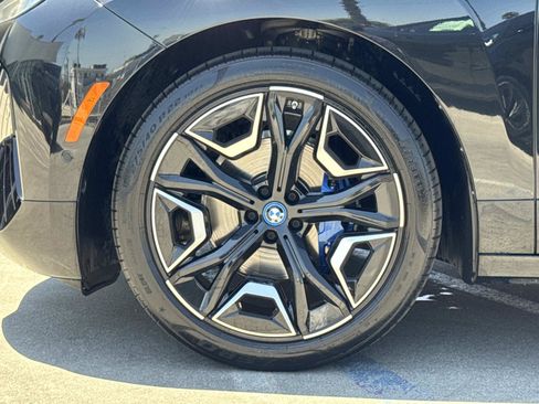 Used 2023 BMW iX xDrive50 w/ Premium Package AWD/4WD image 6