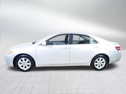 Used 2011 Toyota Camry LE image 4