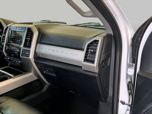 Used 2019 Ford F250 Lariat w/ Lariat Value Package AWD/4WD image 18