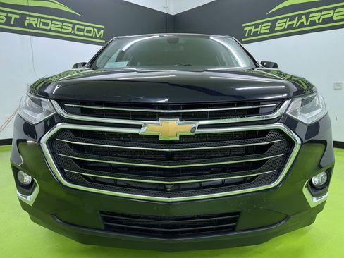 Used 2020 Chevrolet Traverse LT w/ LT Premium Package image 3