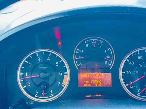 Used 2011 Nissan Titan SV w/ SV Premium Utility Pkg image 25