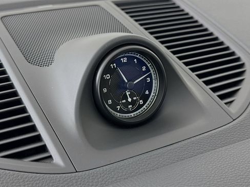 Certified 2025 Porsche Macan image 18