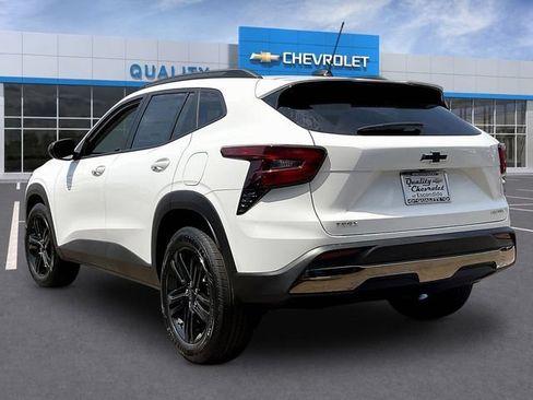 New 2026 Chevrolet Trax LT w/ Driver Confidence Package FWD image 3