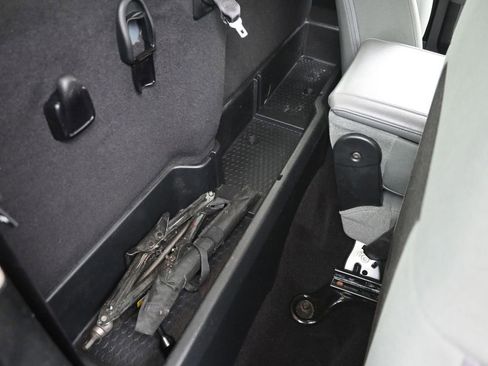 Used 2016 RAM 1500 Express RWD image 8