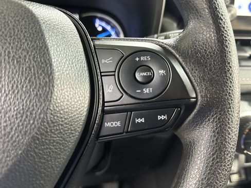 Used 2025 Toyota RAV4 XLE AWD/4WD image 44