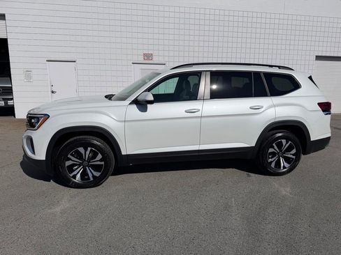 New 2026 Volkswagen Atlas SE FWD image 3