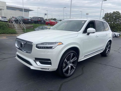 New 2025 Volvo XC90 B5 Ultra w/ Lounge Package image 3