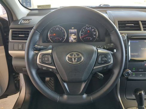 Used 2016 Toyota Camry SE w/ Moonroof Package FWD image 16