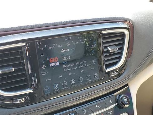 Used 2020 Chrysler Pacifica Limited w/ Tire & Wheel Group image 48