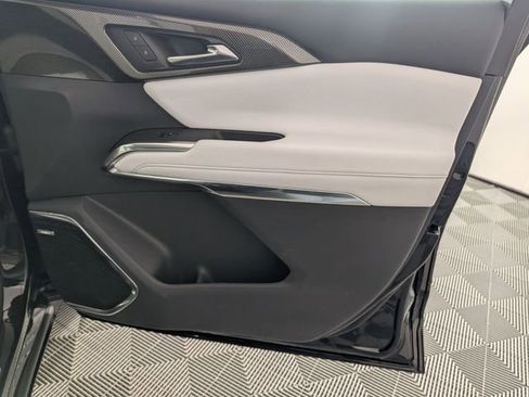 Used 2024 Chevrolet Traverse RS image 35