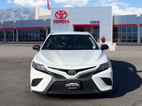 Used 2019 Toyota Camry SE FWD image 2