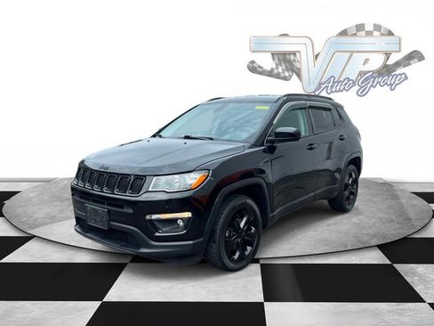 Used 2018 Jeep Compass Latitude w/ Popular Equipment Group AWD/4WD image 2