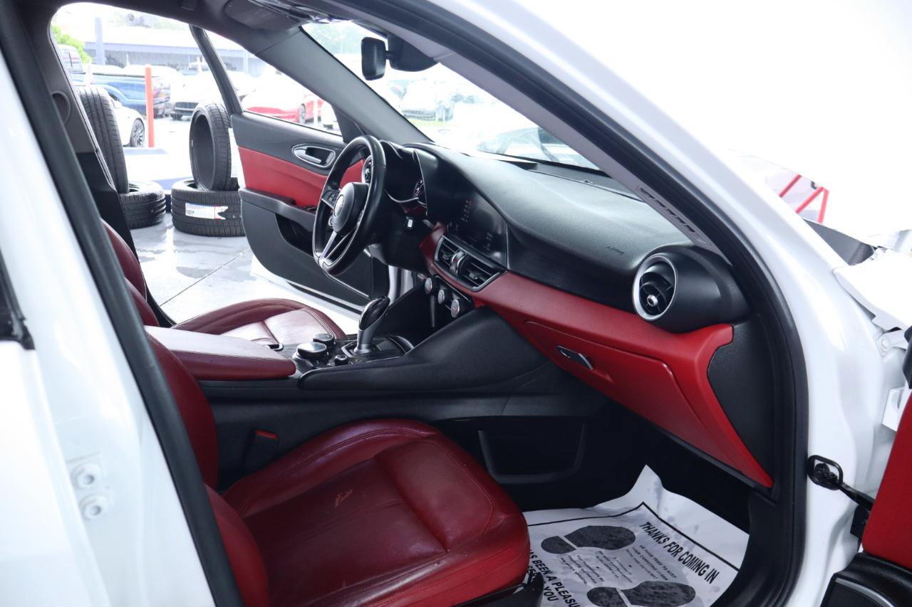 Used 2019 Alfa Romeo Giulia w/ Quick Order Package 22K Sport RWD image 36