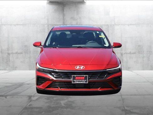 Used 2025 Hyundai Elantra SEL FWD image 4