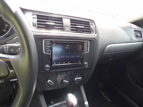 Used 2016 Volkswagen Jetta SE FWD image 7