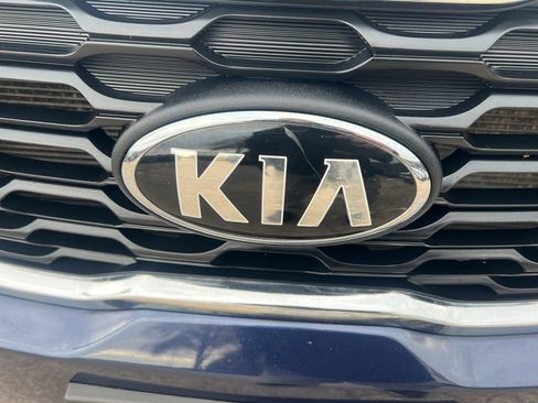 Certified 2019 Kia Sorento LX w/ LX Convenience Package image 28
