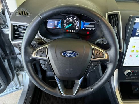 Used 2023 Ford Edge SEL w/ Convenience Package AWD/4WD image 2