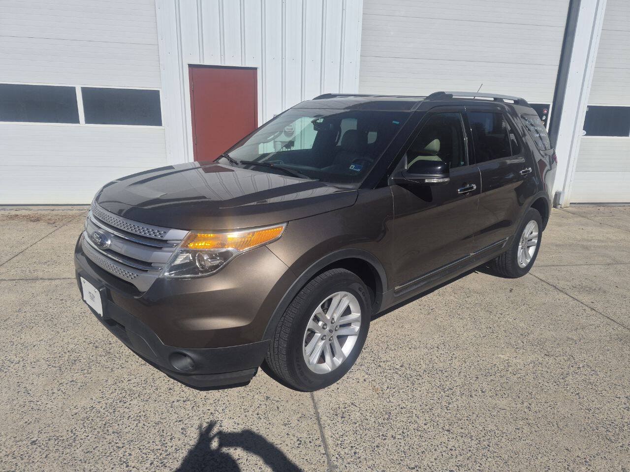 Used 2015 Ford Explorer XLT w/ Equipment Group 202B AWD/4WD image 1