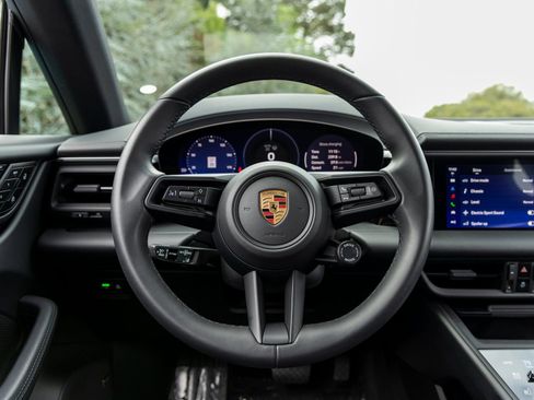 Certified 2025 Porsche Macan Electric image 28