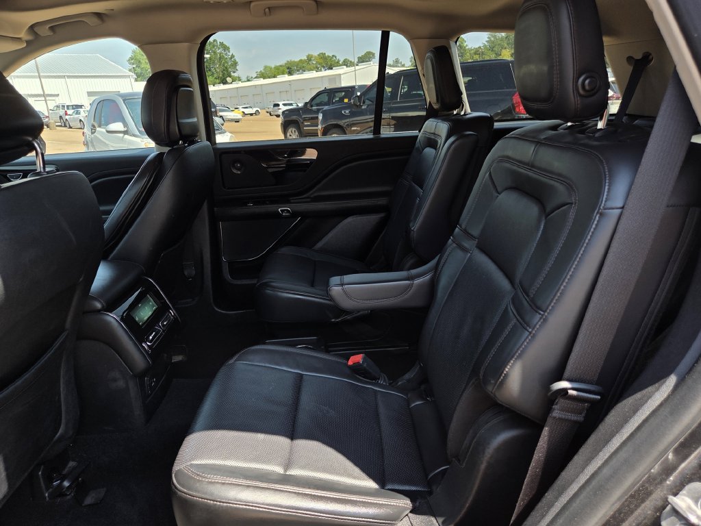 Used 2020 Lincoln Aviator Reserve w/ Equipment Group 201A AWD/4WD image 23
