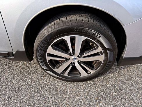 Used 2018 Subaru Outback 2.5i Limited image 11