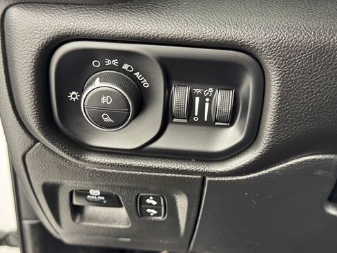 Used 2023 RAM 1500 Laramie AWD/4WD image 29
