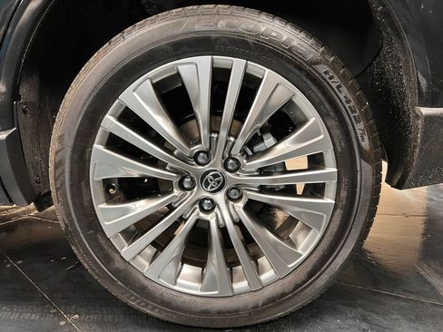 Used 2024 Toyota Venza XLE AWD/4WD image 26