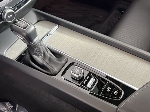 Used 2021 Volvo V60 T5 Cross Country image 22