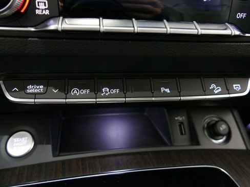 Certified 2025 Audi Q5 2.0T Premium AWD/4WD image 12