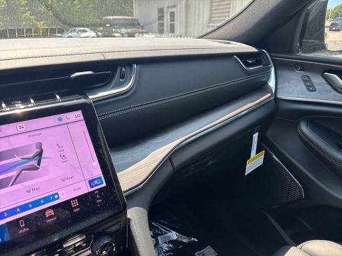 New 2025 Jeep Grand Cherokee Overland w/ Adv Protech Group III image 21