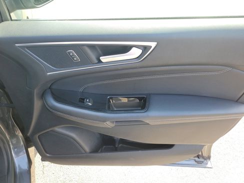 Used 2018 Ford Edge Titanium image 10