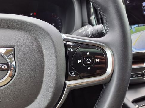 Used 2023 Volvo XC60 B5 Ultimate w/ Protection Package Premier FWD image 23