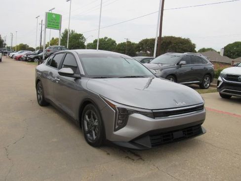 Used 2025 Kia K4 LXS image 4