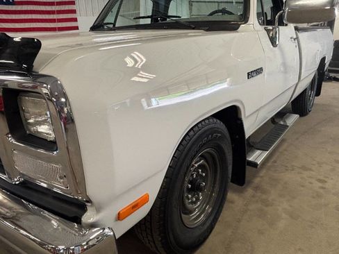 Used 1993 Dodge D/W Truck 250 RWD image 10