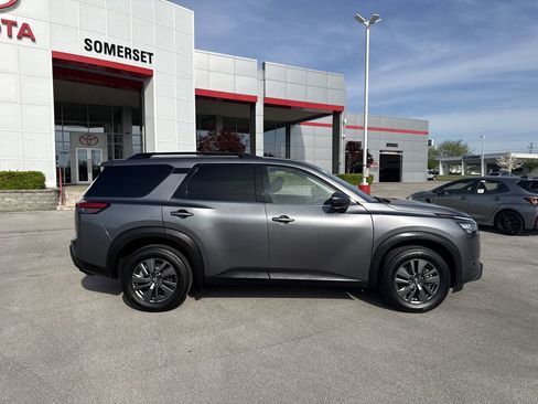 Used 2025 Nissan Pathfinder SV AWD/4WD image 4