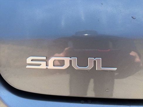 Used 2024 Kia Soul LX w/ Option Group 015 FWD image 16