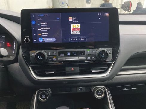 Used 2025 Toyota Grand Highlander AWD image 13