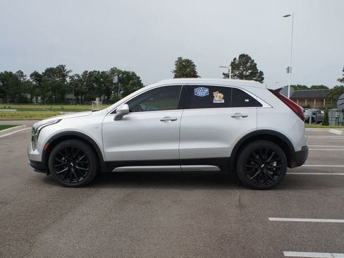 Used 2019 Cadillac XT4 Premium Luxury w/ Cold Weather Package FWD image 10