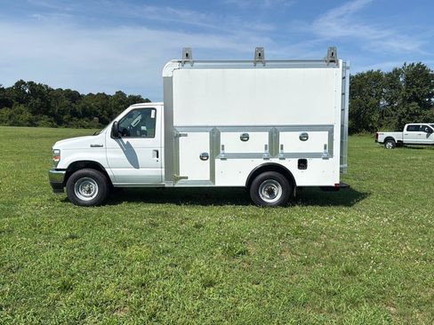New 2027 Ford E-350 and Econoline 350 Super Duty w/ Power Equipment Group RWD image 2