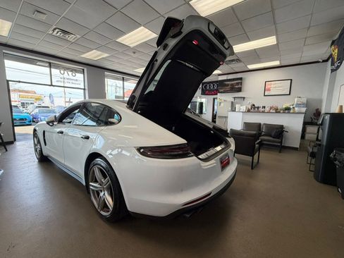 Used 2018 Porsche Panamera 4 AWD/4WD image 27