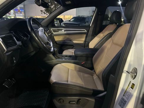 Used 2021 Volkswagen Atlas Cross Sport SE w/ Panoramic Sunroof Package image 9