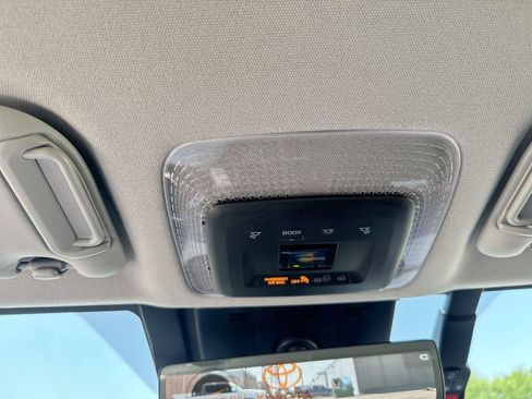 New 2025 Toyota Prius Plug-In Hybrid FWD image 19