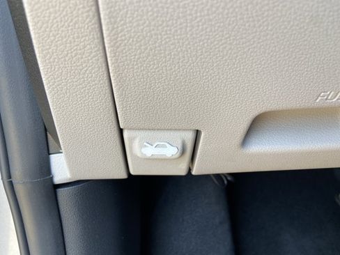 Used 2025 Hyundai Venue SEL FWD image 45