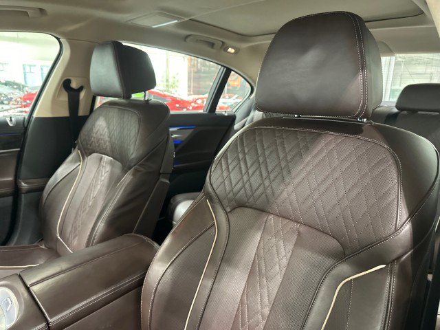 Used 2016 BMW 740i w/ Executive Package 2 RWD image 44