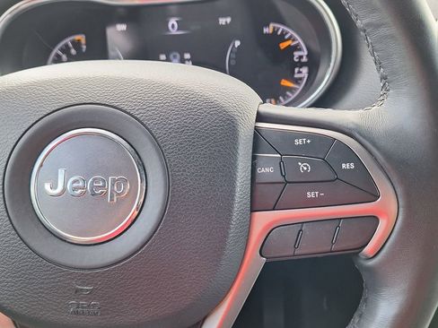 Used 2019 Jeep Grand Cherokee Altitude AWD/4WD image 16