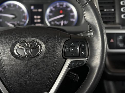 Used 2019 Toyota Highlander XLE AWD/4WD image 24