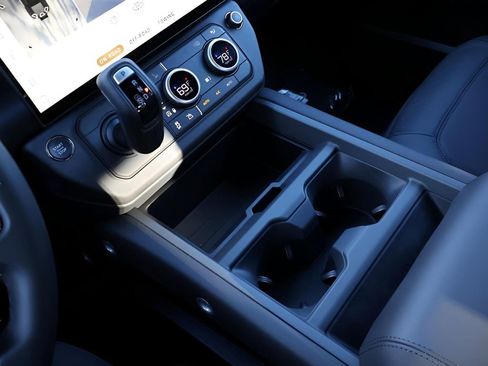 New 2026 Land Rover Defender 110 X-Dynamic SE AWD/4WD image 24