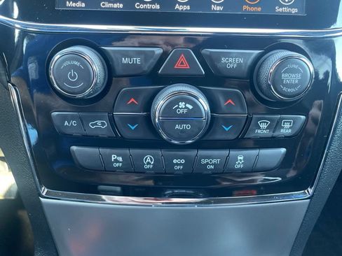 Used 2022 Jeep Grand Cherokee Laredo X AWD/4WD image 21