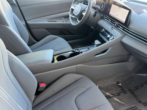 Certified 2023 Hyundai Elantra SEL w/ Convenience Package image 16